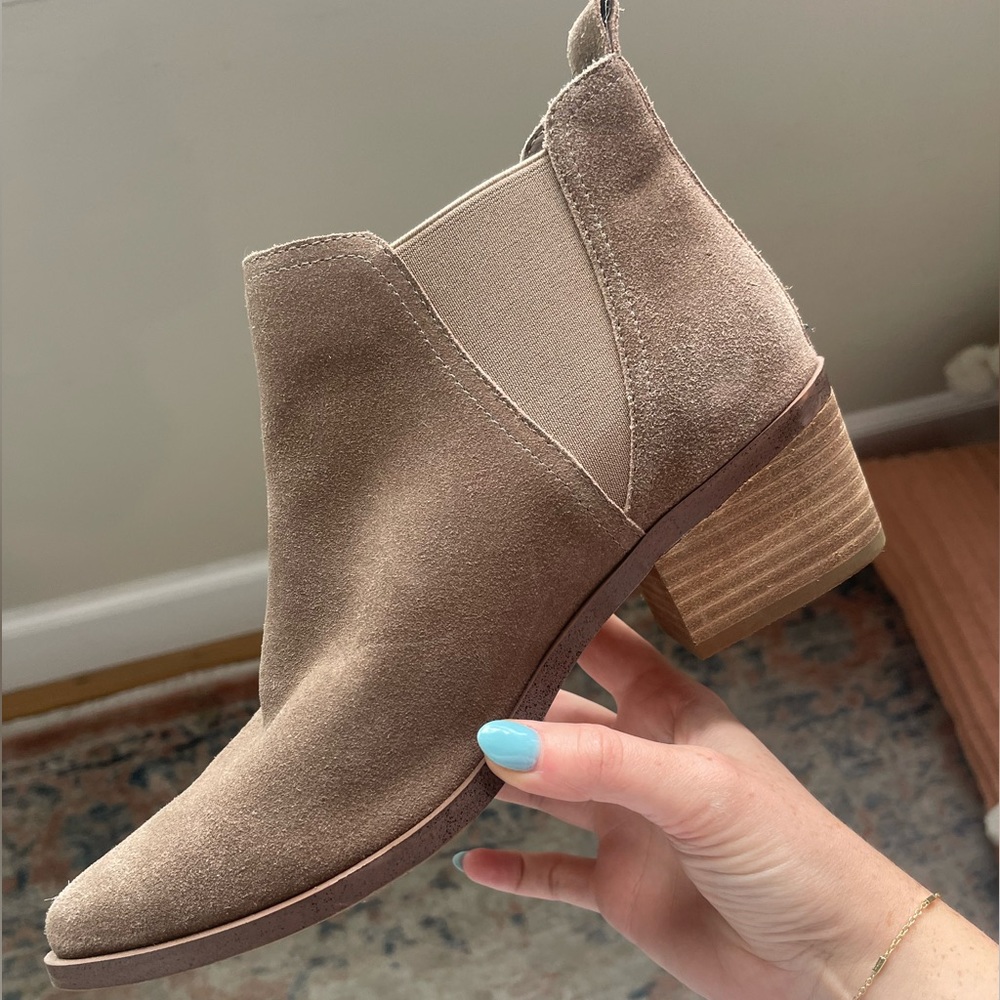DV by Dolce Vita tan suede ankle booties